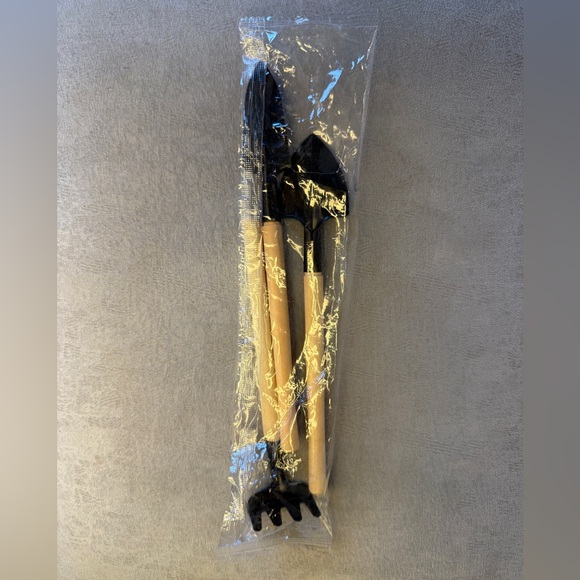 Gardening Bundle (4 Items) - Picture 14 of 16